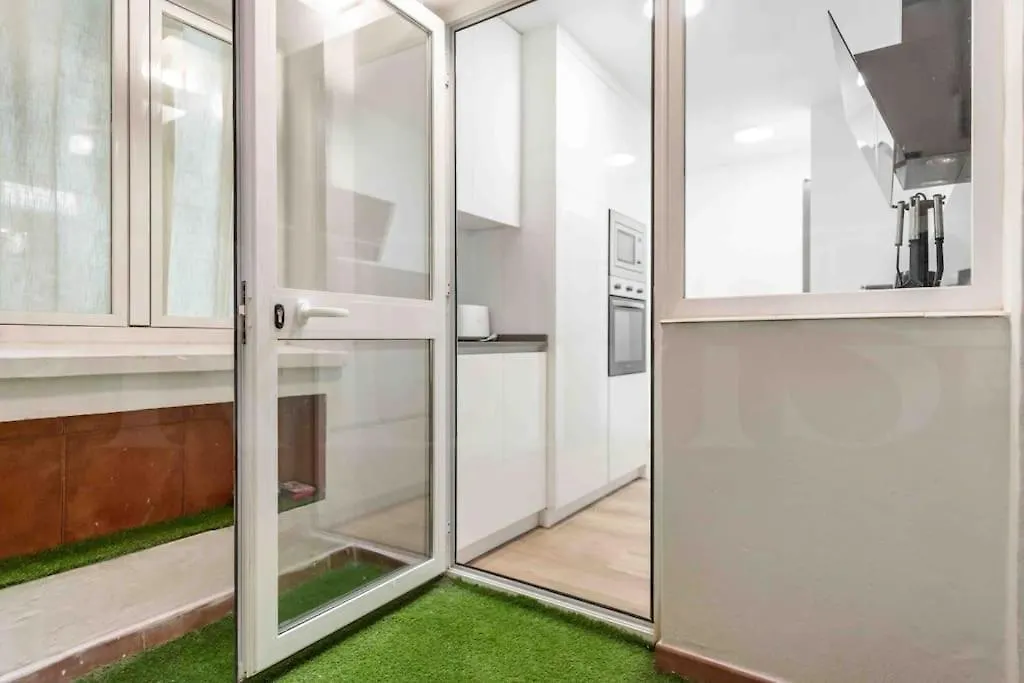Bright And Modern Apartment By Rems Μάλαγα