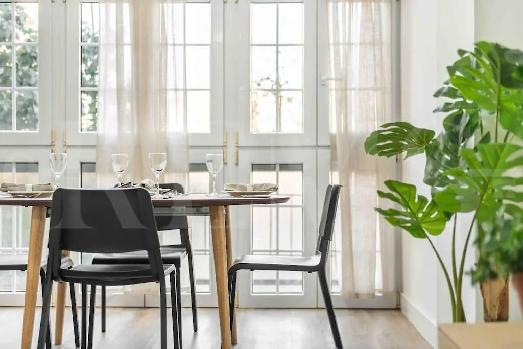 Bright And Modern Apartment By Rems Μάλαγα
