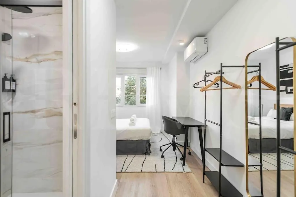 Bright And Modern Apartment By Rems Μάλαγα 0*,